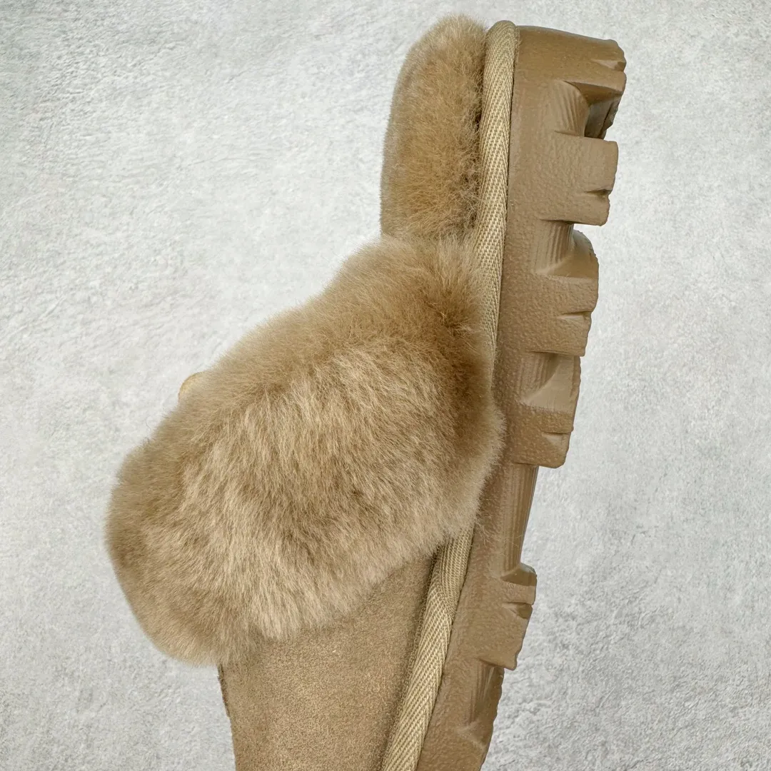 Pick up locally 💰440 UGG 5125 Star drag autumn and winter sheep fur integrated snow boots. All shoes are made of ZP. Longfeng A-grade Australian imported sheep fur integrated brand OEM production line. Fully follow the ZP process. OEM original pattern maker. Adhering to the principle of no original shoe development and selection. Pay attention to every detail. The most authentic version on the market. TREADLITE "light wing" technology outsole. Lightweight/durable/flexible/pile size: 35 36 37 38 39 40 Coding: by2936040